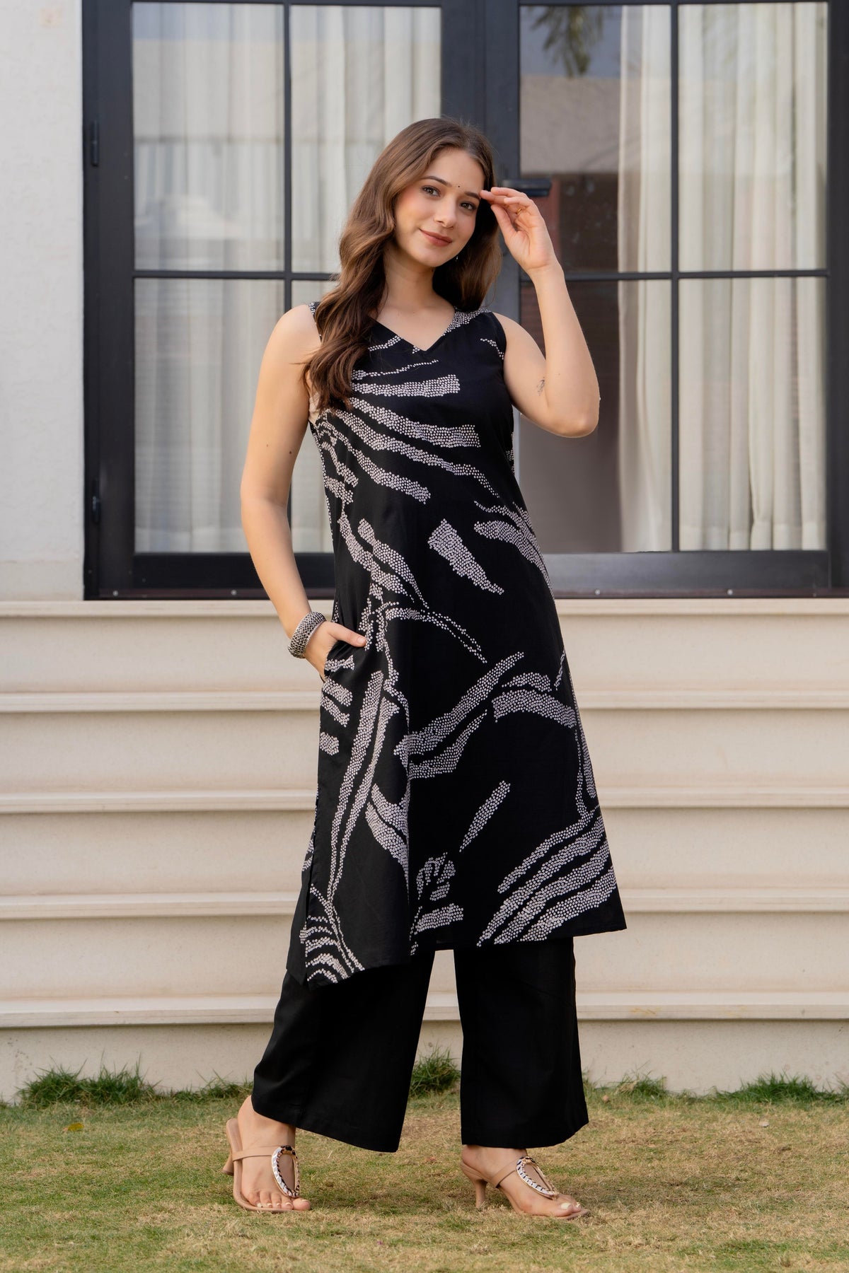 Heer Sleeveless Kurta With Plain Palazzo Set Black