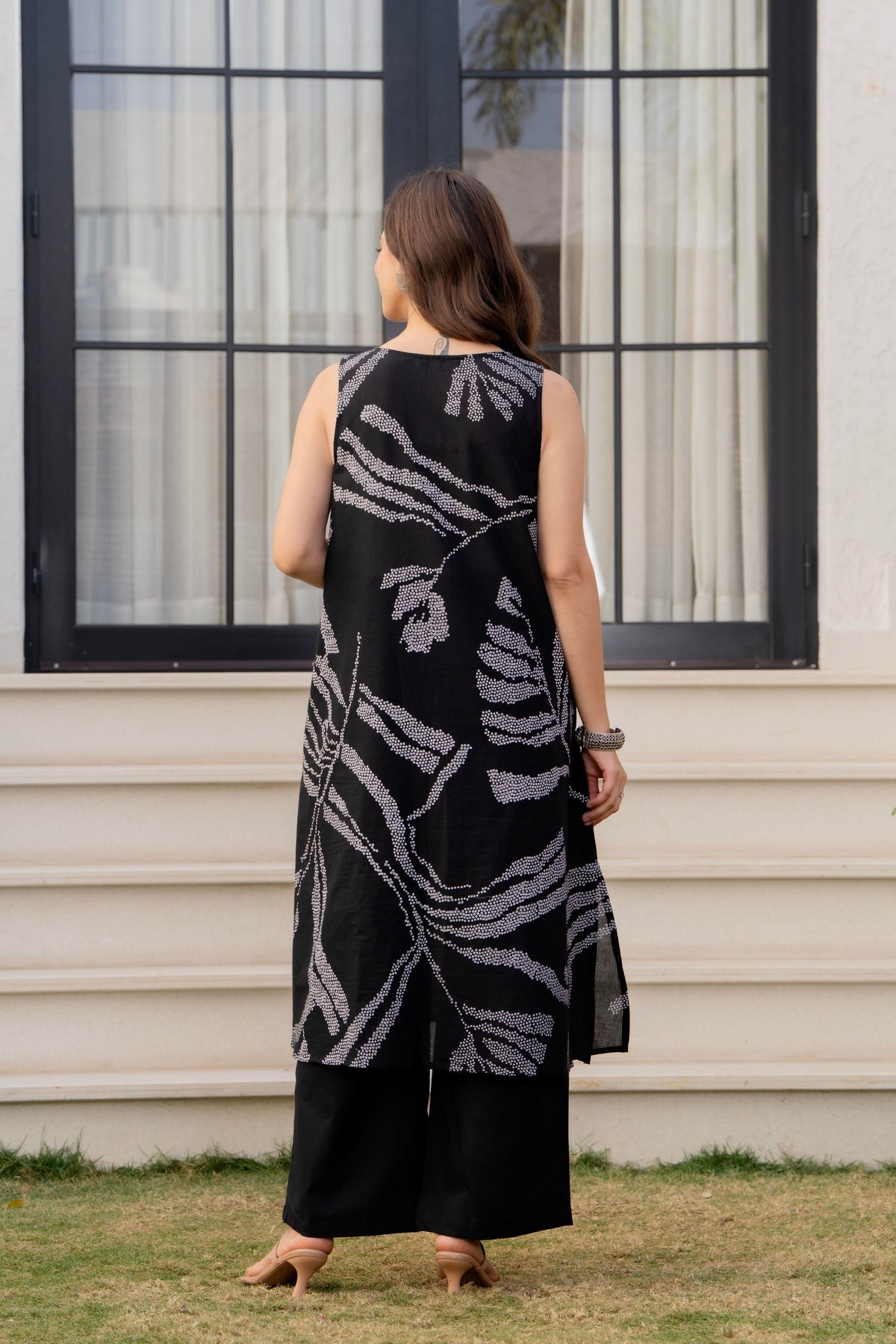 Heer Sleeveless Kurta With Plain Palazzo Set Black