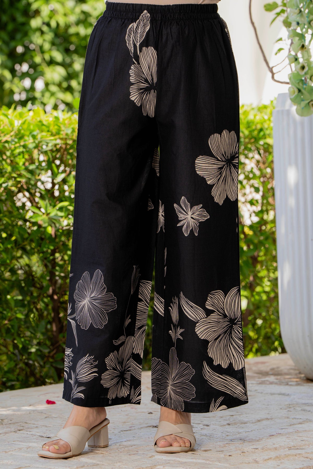 Gul-Bano Sleeveless Kurta Palazzo Set Black