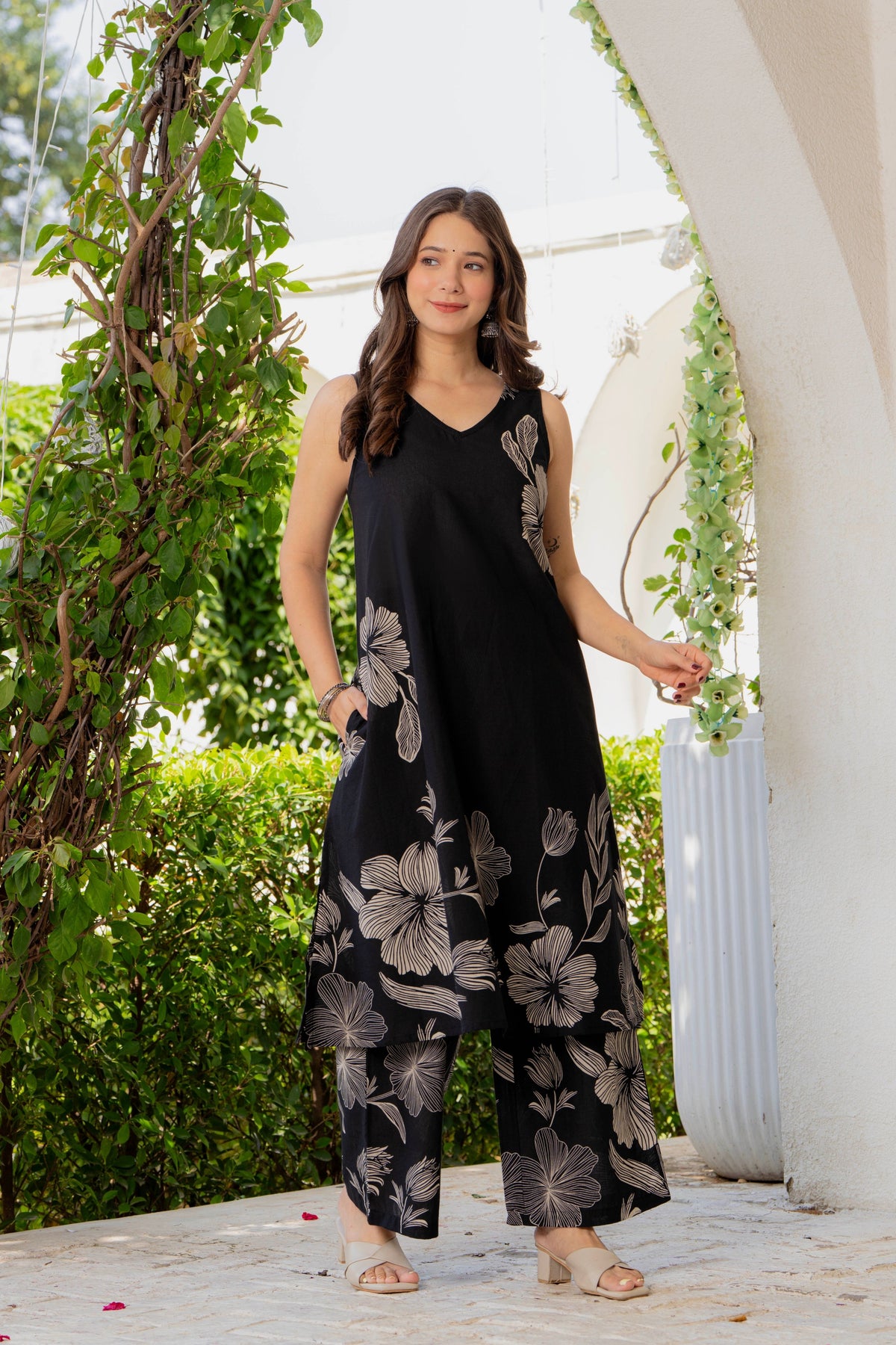 Gul-Bano Sleeveless Kurta Palazzo Set Black