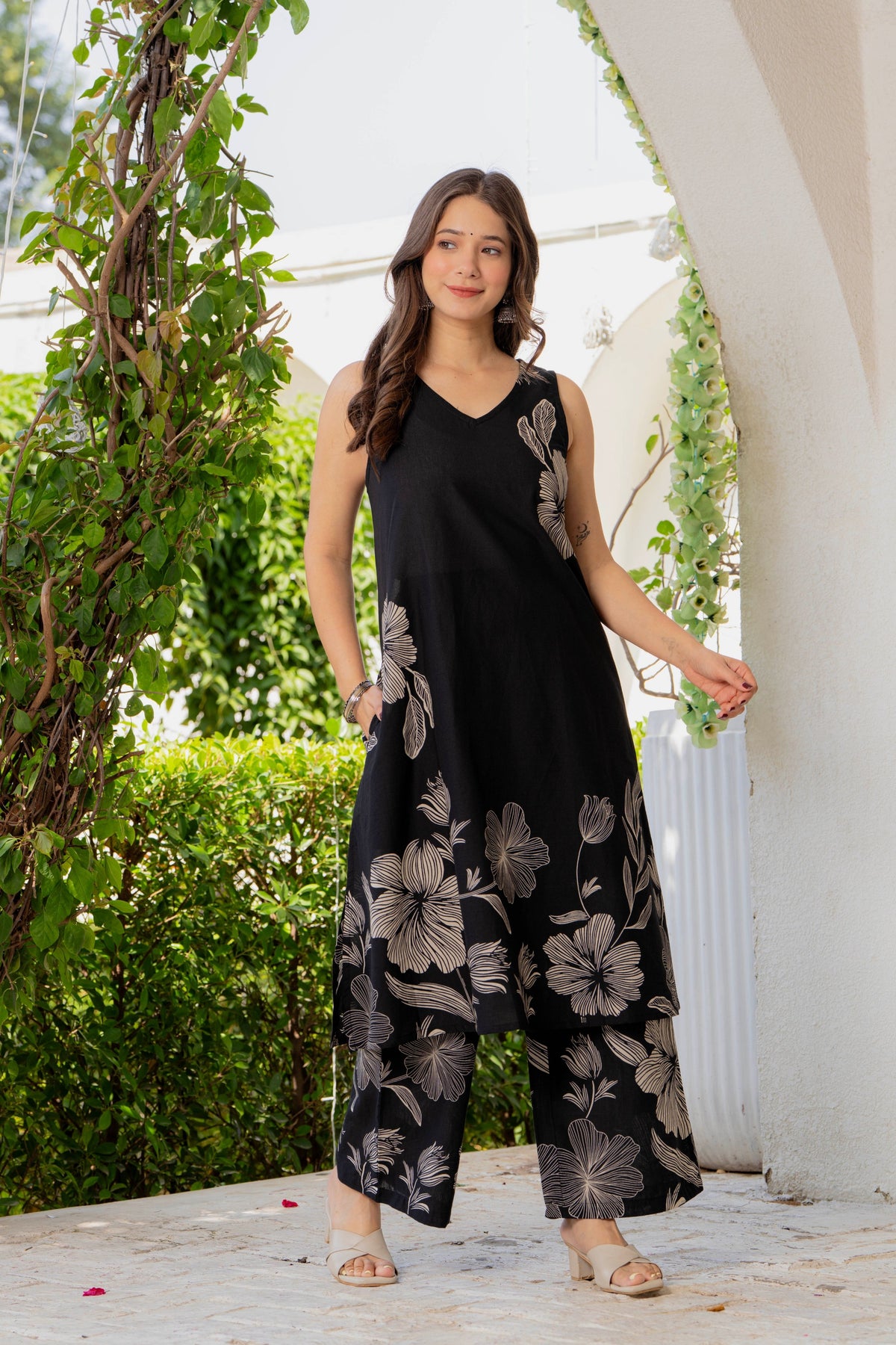 Gul-Bano Sleeveless Kurta Palazzo Set Black