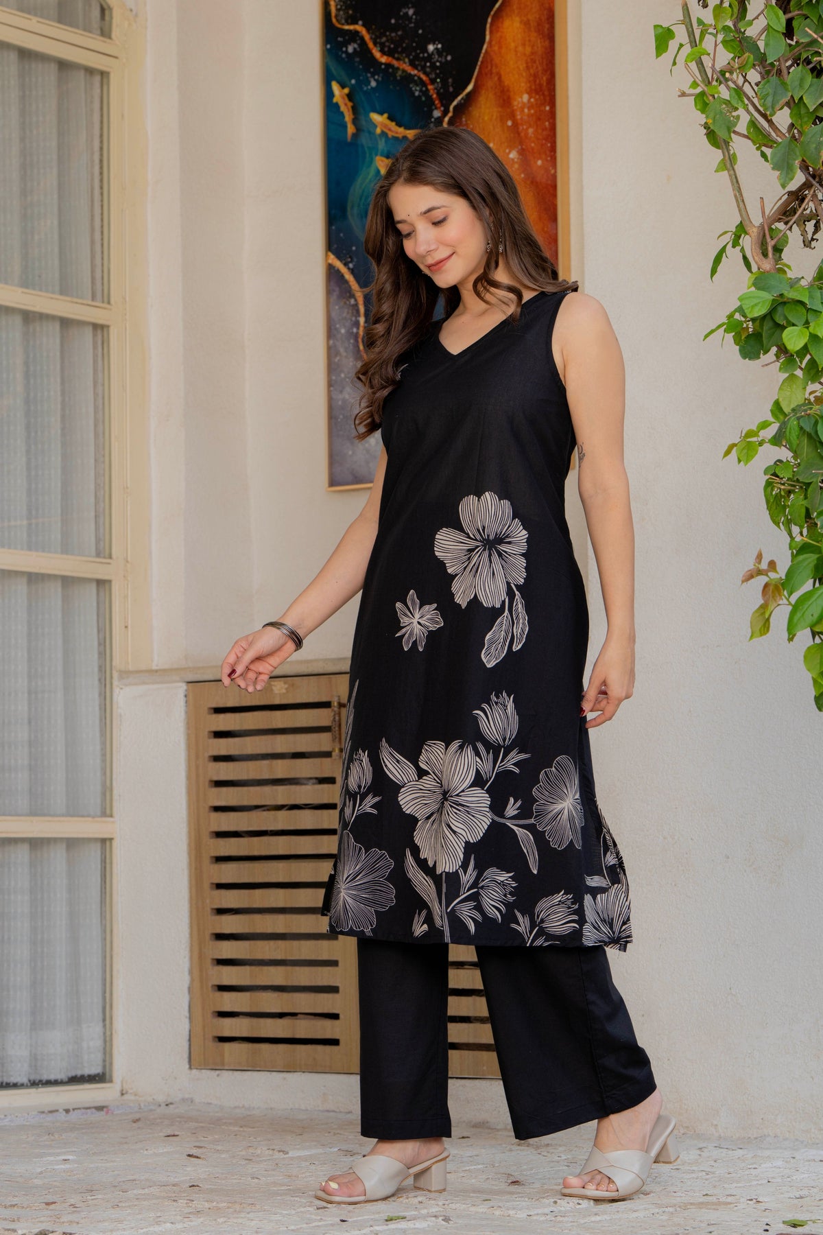 Gul-Bano Sleeveless Kurta With Plain Palazzo Set Black
