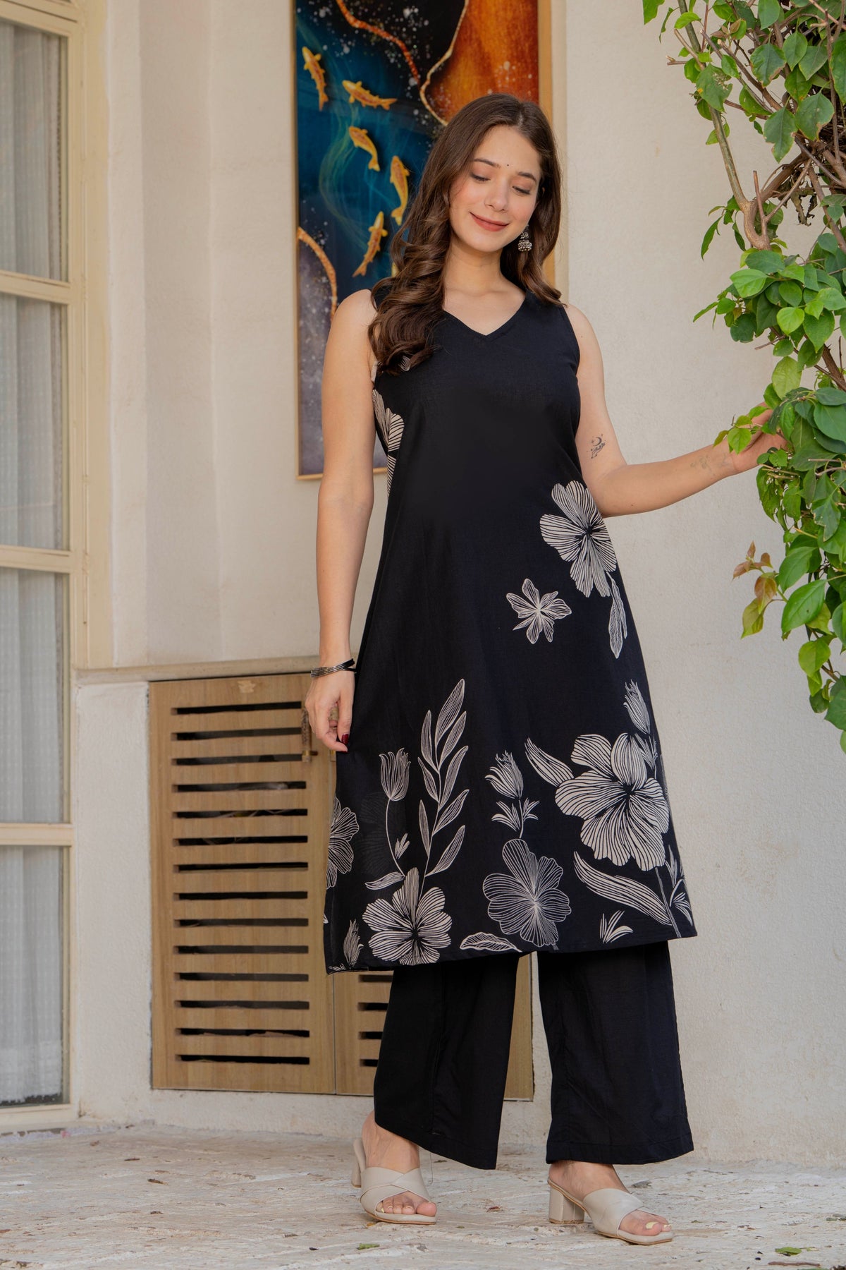 Gul-Bano Sleeveless Kurta With Plain Palazzo Set Black