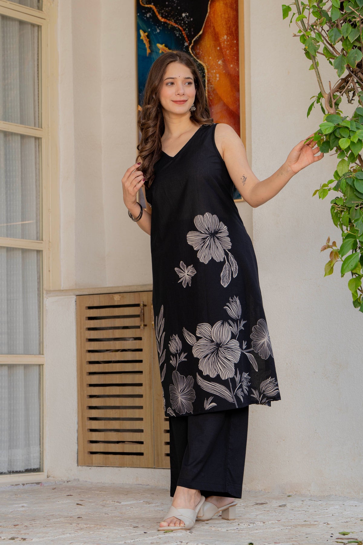 Gul-Bano Sleeveless Kurta With Plain Palazzo Set Black