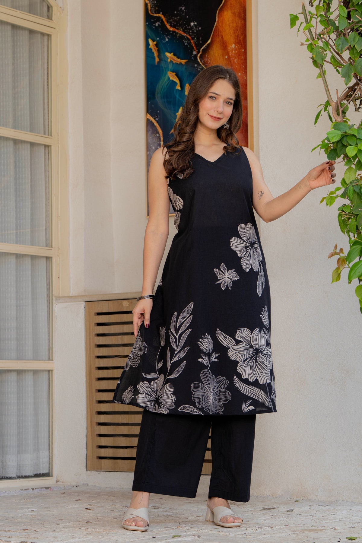 Gul-Bano Sleeveless Kurta With Plain Palazzo Set Black