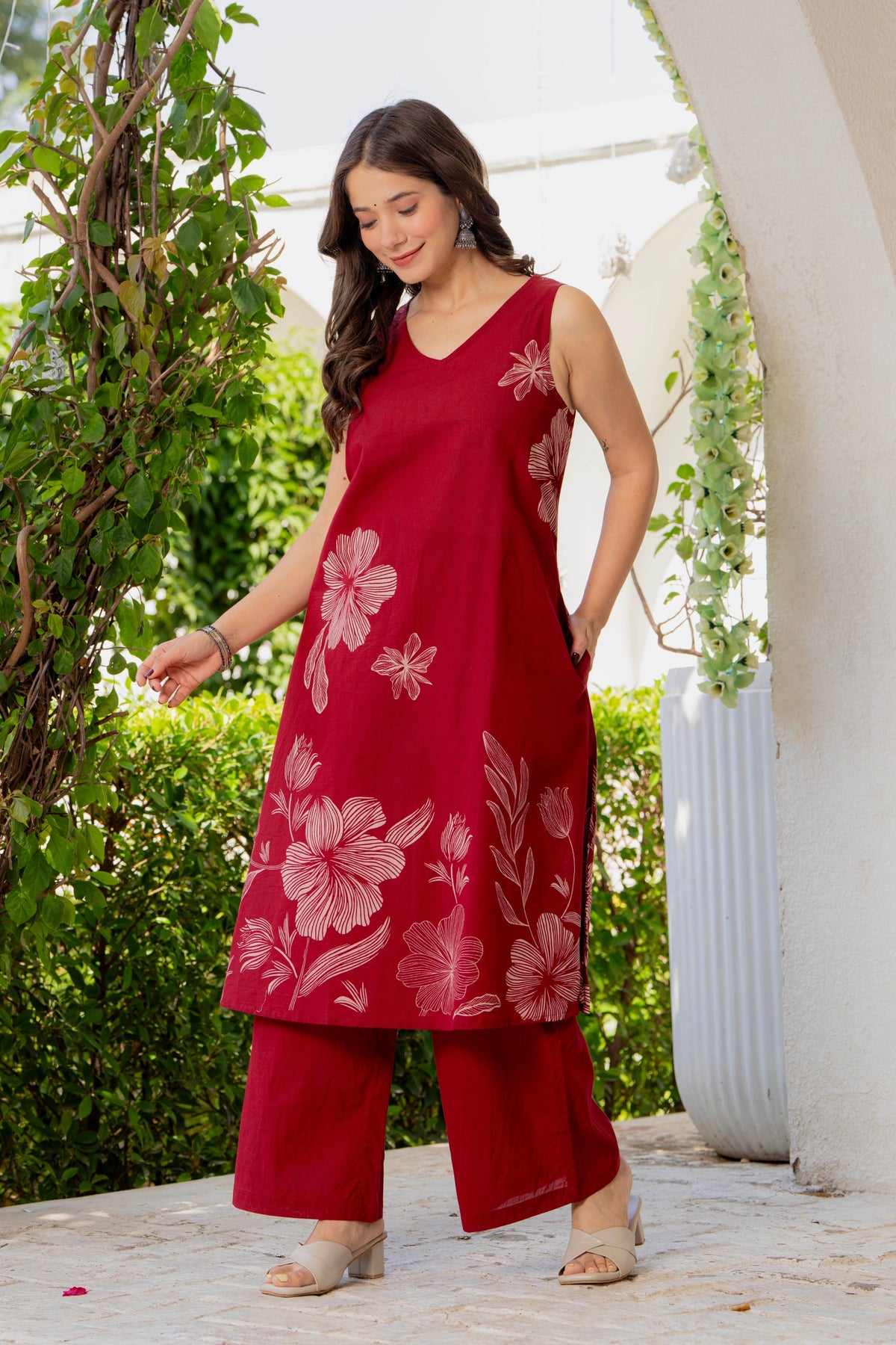 Gul-Bano Sleeveless Kurta With Plain Palazzo Set Maroon
