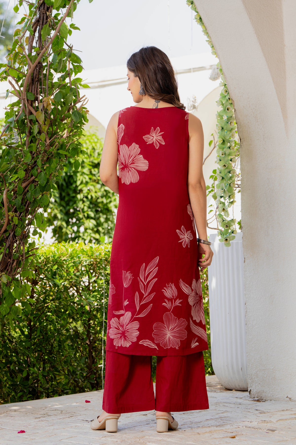 Gul-Bano Sleeveless Kurta With Plain Palazzo Set Maroon