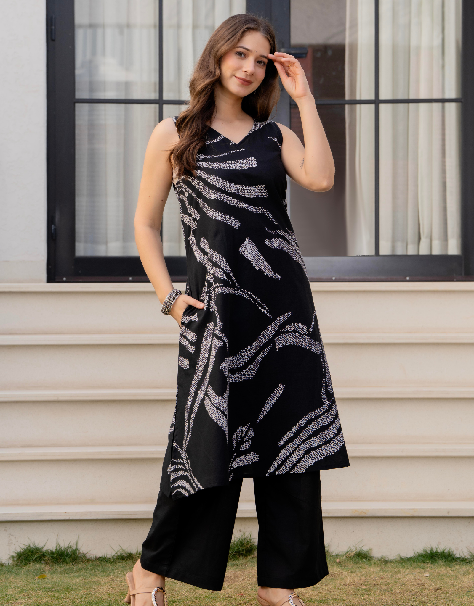 Heer Sleeveless Kurta With Plain Palazzo Set Black