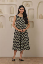 Urban Zigzag Sleeveless Dress - Black