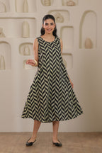 Urban Zigzag Sleeveless Dress - Black