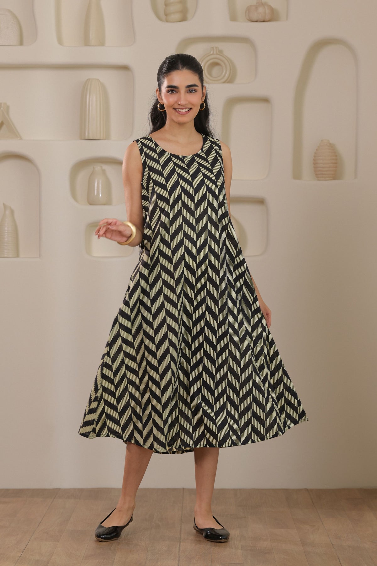 Urban Zigzag Sleeveless Dress - Black