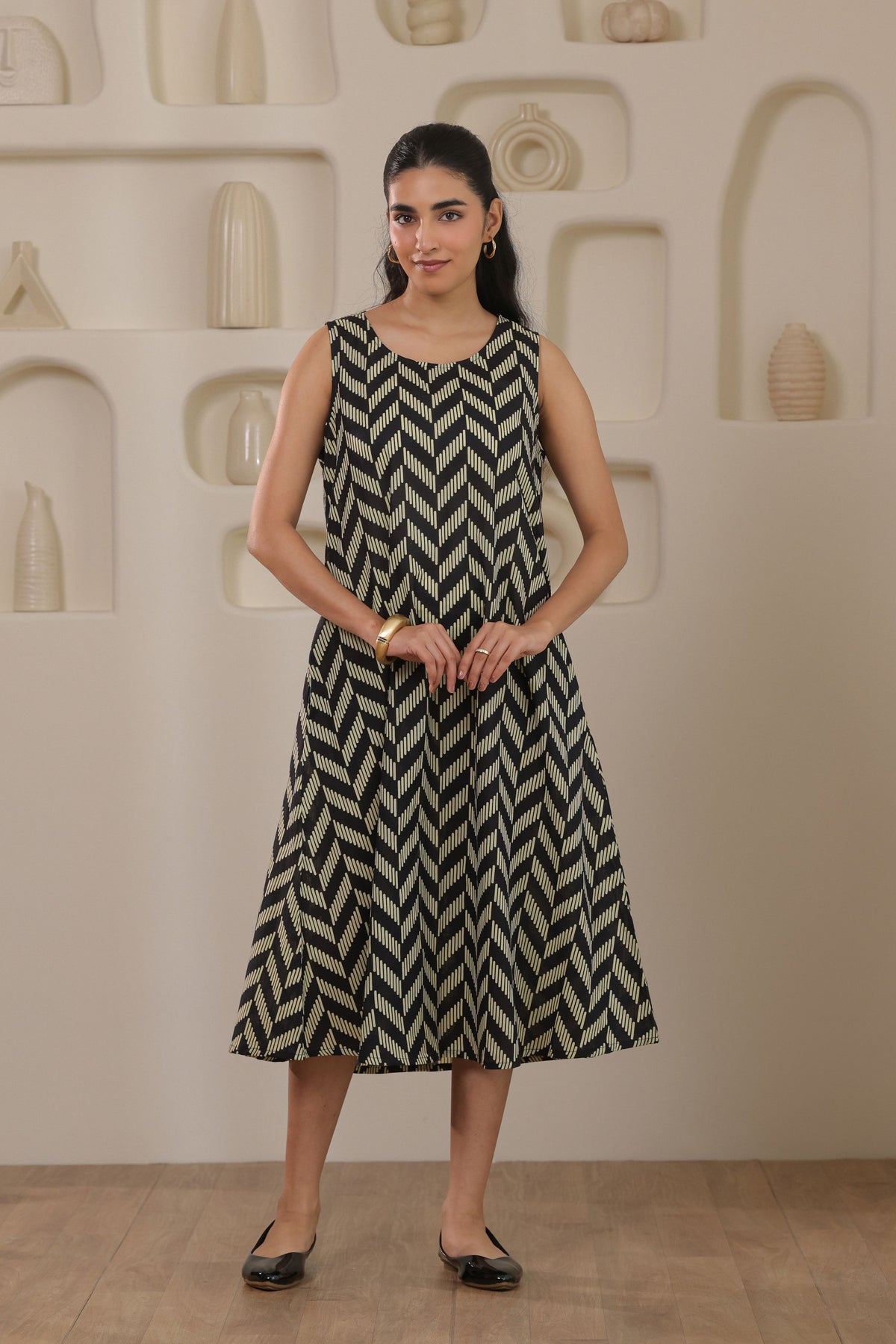 Urban Zigzag Sleeveless Dress - Black