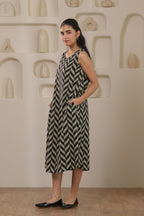 Urban Zigzag Sleeveless Dress - Black