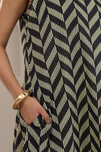 Urban Zigzag Sleeveless Dress - Black