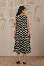 Urban Zigzag Sleeveless Dress - Black