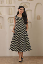 Urban Zigzag Sleeveless Dress - Black