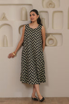 Urban Zigzag Sleeveless Dress - Black