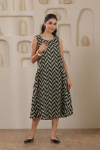 Urban Zigzag Sleeveless Dress - Black