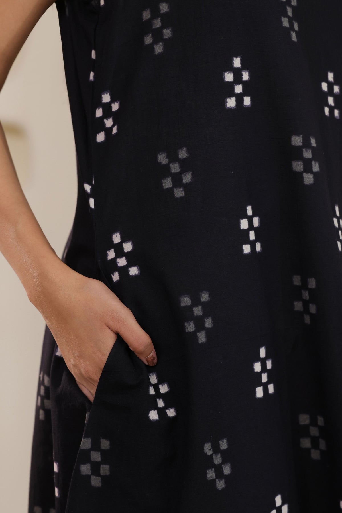 Black Motif Butti Sleeveless Dress - Black