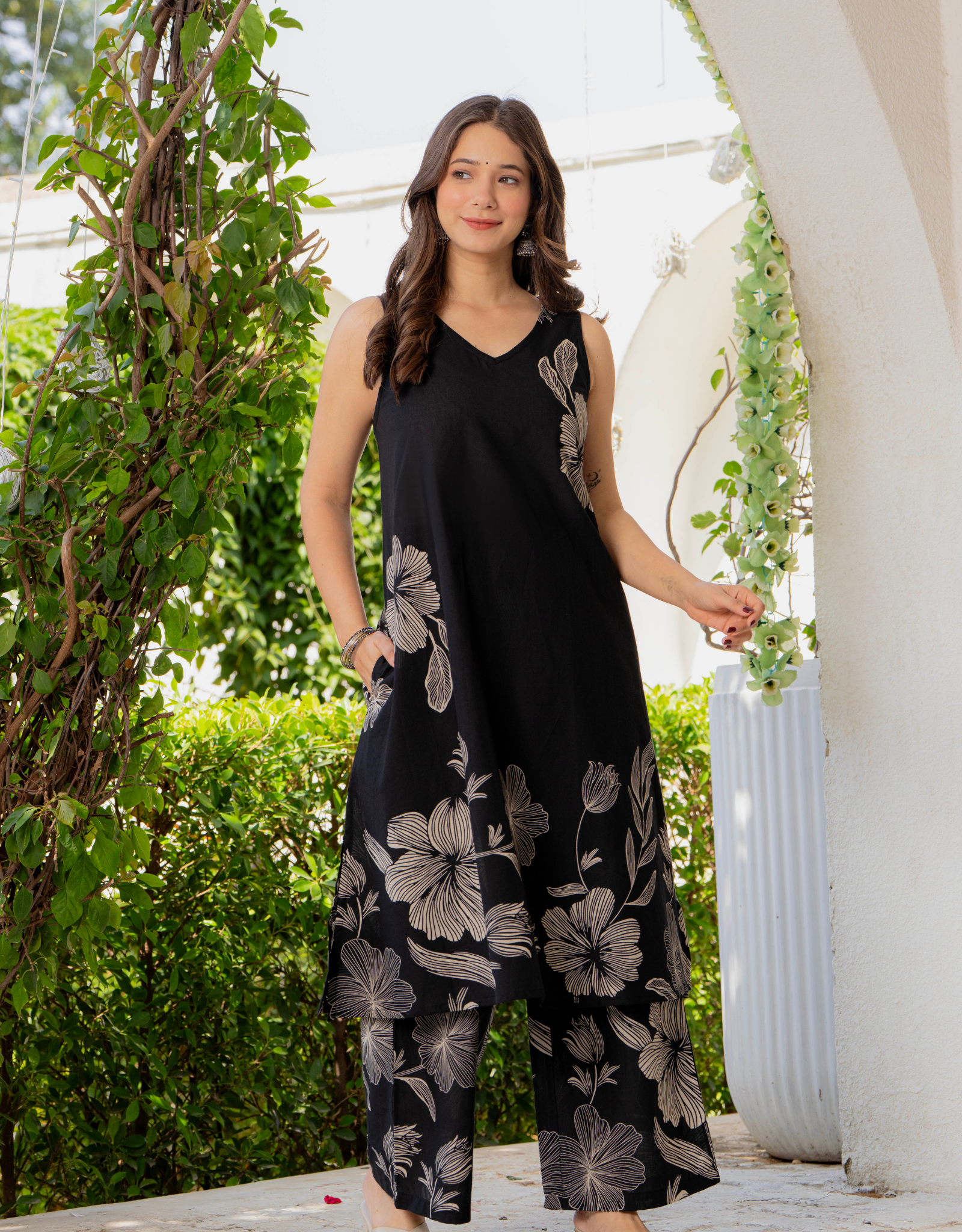 Gul-Bano Sleeveless Kurta Palazzo Set Black
