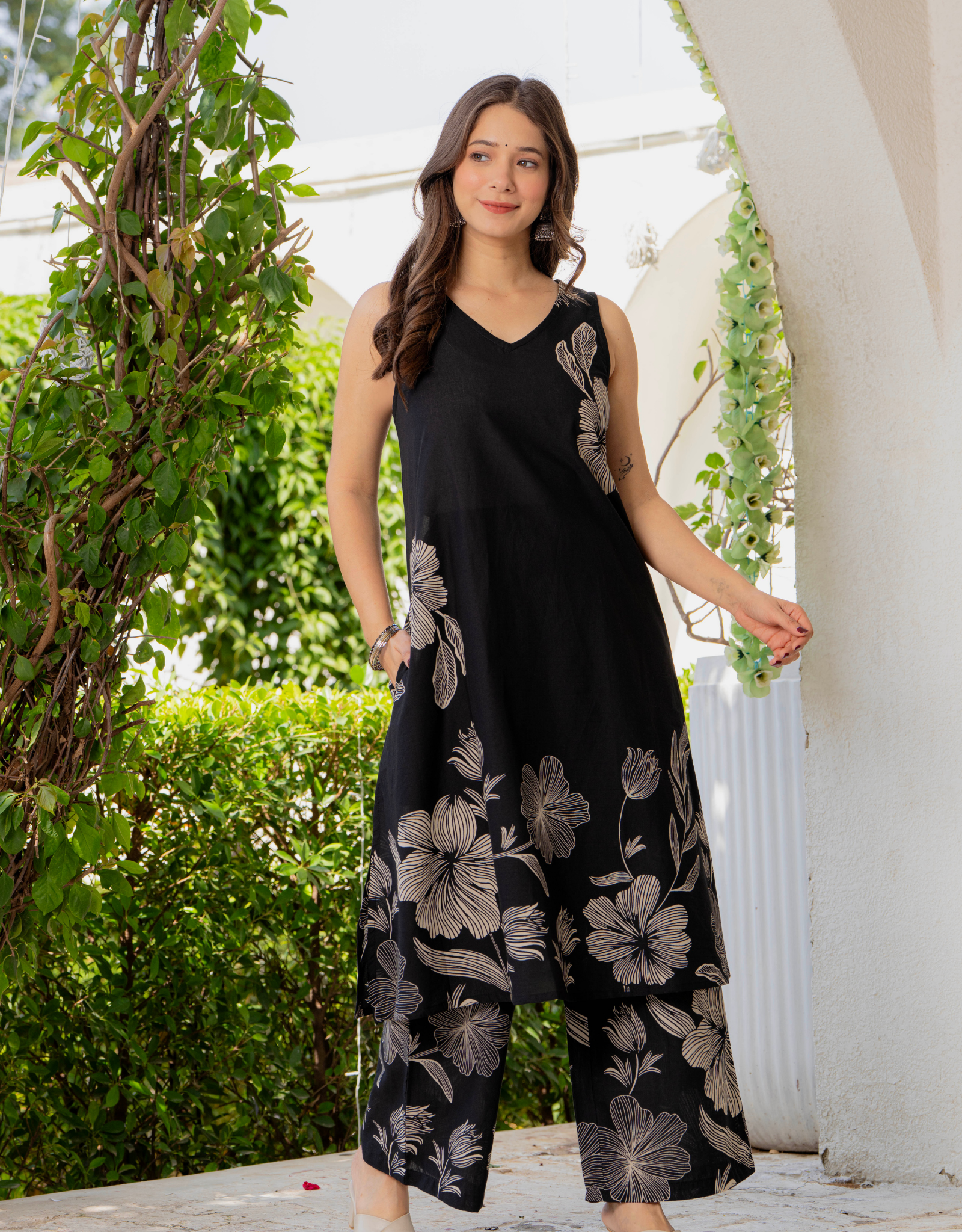 Gul-Bano Sleeveless Kurta Palazzo Set Black
