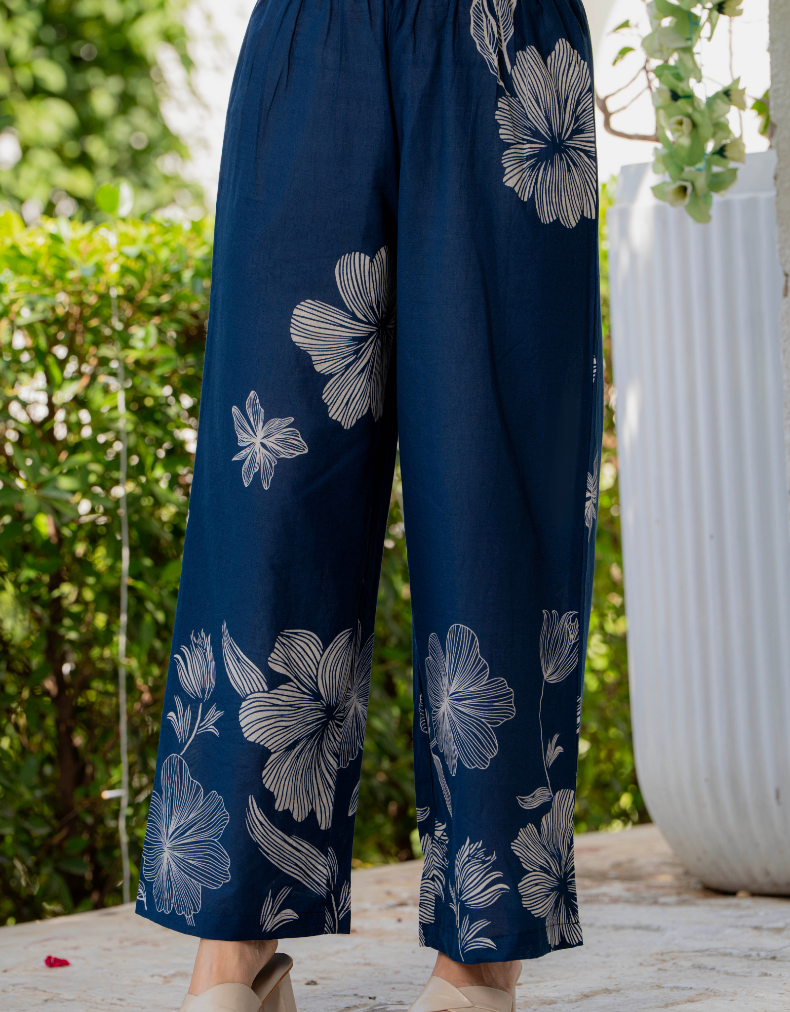 Gul-Bano Sleeveless Kurta Palazzo Set Navy Blue
