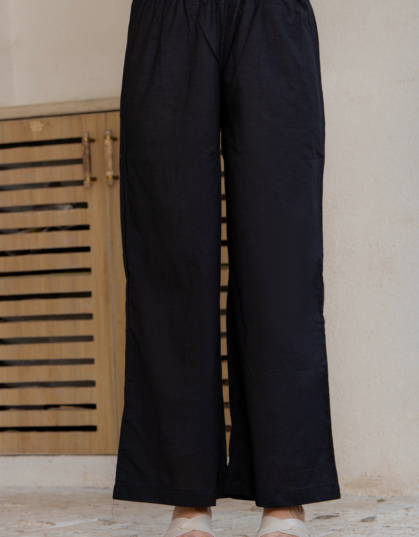 Gul-Bano Sleeveless Kurta With Plain Palazzo Set Black