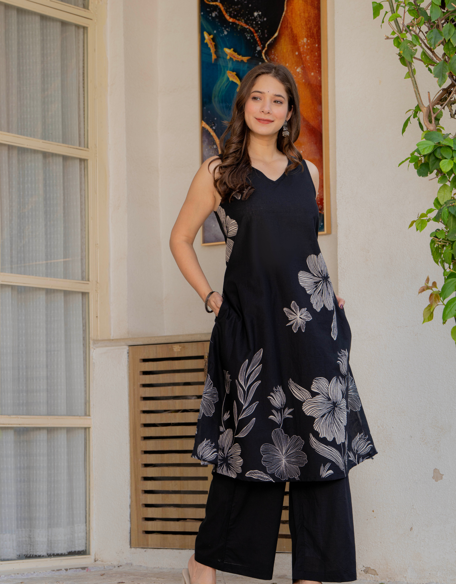 Gul-Bano Sleeveless Kurta With Plain Palazzo Set Black